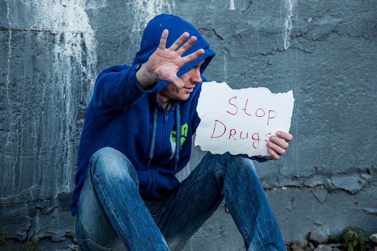 stop, drugs, addict-2785450.jpg